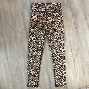 Worn once zyia 6-8 Leppard scrunch legging